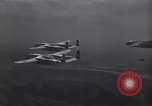 Standbild C-82 Flugzeuge Air Drop liefert Korea, 1950, aus Sekunde 6 historischem Filmmaterial Videoclip 65675041138