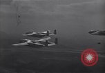 Standbild C-82 Flugzeuge Air Drop liefert Korea, 1950, aus Sekunde 7 historischem Filmmaterial Videoclip 65675041138