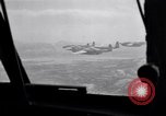 Standbild C-82 Flugzeuge Air Drop liefert Korea, 1950, aus Sekunde 10 historischem Filmmaterial Videoclip 65675041138