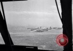 Standbild C-82 Flugzeuge Air Drop liefert Korea, 1950, aus Sekunde 11 historischem Filmmaterial Videoclip 65675041138