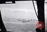 Standbild C-82 Flugzeuge Air Drop liefert Korea, 1950, aus Sekunde 12 historischem Filmmaterial Videoclip 65675041138