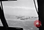 Standbild C-82 Flugzeuge Air Drop liefert Korea, 1950, aus Sekunde 13 historischem Filmmaterial Videoclip 65675041138