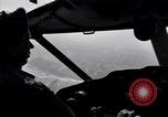 Standbild C-82 Flugzeuge Air Drop liefert Korea, 1950, aus Sekunde 18 historischem Filmmaterial Videoclip 65675041138