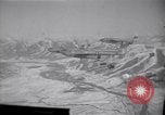 Standbild C-82 Flugzeuge Air Drop liefert Korea, 1950, aus Sekunde 32 historischem Filmmaterial Videoclip 65675041138