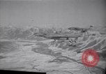 Standbild C-82 Flugzeuge Air Drop liefert Korea, 1950, aus Sekunde 33 historischem Filmmaterial Videoclip 65675041138