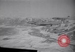 Standbild C-82 Flugzeuge Air Drop liefert Korea, 1950, aus Sekunde 34 historischem Filmmaterial Videoclip 65675041138
