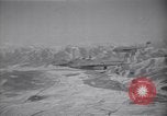 Standbild C-82 Flugzeuge Air Drop liefert Korea, 1950, aus Sekunde 38 historischem Filmmaterial Videoclip 65675041138