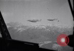 Standbild C-82 Flugzeuge Air Drop liefert Korea, 1950, aus Sekunde 47 historischem Filmmaterial Videoclip 65675041138