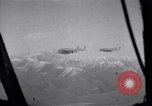 Standbild C-82 Flugzeuge Air Drop liefert Korea, 1950, aus Sekunde 54 historischem Filmmaterial Videoclip 65675041138