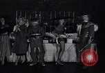 Image tales de demain fashion show United States USA, 1951, de la seconde 10 séquences d'archives historiques vidéo 65675041141