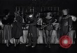 Image tales de demain fashion show United States USA, 1951, de la seconde 13 séquences d'archives historiques vidéo 65675041141