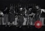 Image tales de demain fashion show United States USA, 1951, de la seconde 16 séquences d'archives historiques vidéo 65675041141