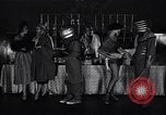 Image tales de demain fashion show United States USA, 1951, de la seconde 18 séquences d'archives historiques vidéo 65675041141