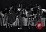 Image tales de demain fashion show United States USA, 1951, de la seconde 19 séquences d'archives historiques vidéo 65675041141