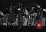 Image tales de demain fashion show United States USA, 1951, de la seconde 20 séquences d'archives historiques vidéo 65675041141