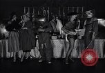 Image tales de demain fashion show United States USA, 1951, de la seconde 21 séquences d'archives historiques vidéo 65675041141