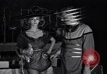 Image tales de demain fashion show United States USA, 1951, de la seconde 49 séquences d'archives historiques vidéo 65675041141