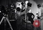 Standbild französische Hüte Frankreich, 1952, aus Sekunde 9 historischem Filmmaterial Videoclip 65675041157