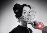 Standbild französische Hüte Frankreich, 1952, aus Sekunde 16 historischem Filmmaterial Videoclip 65675041157