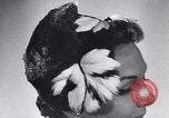 Standbild französische Hüte Frankreich, 1952, aus Sekunde 28 historischem Filmmaterial Videoclip 65675041157