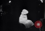Standbild französische Hüte Frankreich, 1952, aus Sekunde 33 historischem Filmmaterial Videoclip 65675041157