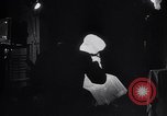 Standbild französische Hüte Frankreich, 1952, aus Sekunde 34 historischem Filmmaterial Videoclip 65675041157