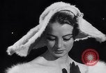 Standbild französische Hüte Frankreich, 1952, aus Sekunde 39 historischem Filmmaterial Videoclip 65675041157