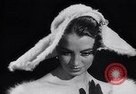 Standbild französische Hüte Frankreich, 1952, aus Sekunde 41 historischem Filmmaterial Videoclip 65675041157