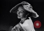 Standbild französische Hüte Frankreich, 1952, aus Sekunde 43 historischem Filmmaterial Videoclip 65675041157