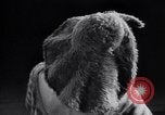 Standbild französische Hüte Frankreich, 1952, aus Sekunde 50 historischem Filmmaterial Videoclip 65675041157