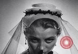 Standbild französische Hüte Frankreich, 1952, aus Sekunde 53 historischem Filmmaterial Videoclip 65675041157