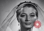 Standbild französische Hüte Frankreich, 1952, aus Sekunde 55 historischem Filmmaterial Videoclip 65675041157