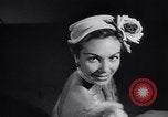 Standbild französische Hüte Frankreich, 1952, aus Sekunde 62 historischem Filmmaterial Videoclip 65675041157