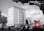 Immagine di Edifici residenziali Berlino Germania, 1952, secondo 53 filmato di repertorio 65675041175