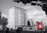 Immagine di Edifici residenziali Berlino Germania, 1952, secondo 54 filmato di repertorio 65675041175