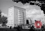 Immagine di Edifici residenziali Berlino Germania, 1952, secondo 55 filmato di repertorio 65675041175