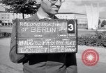 Immagine di Eagle Square Berlino Germania, 1952, secondo 8 filmato di repertorio 65675041176