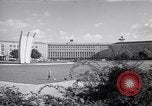 Immagine di Eagle Square Berlino Germania, 1952, secondo 16 filmato di repertorio 65675041176