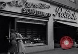 Immagine di Negozio dipartimentale Berlino Germania, 1952, secondo 29 filmato di repertorio 65675041178