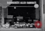 Immagine di Negozio dipartimentale Berlino Germania, 1952, secondo 45 filmato di repertorio 65675041178