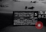 Immagine di Bomba ha distrutto edifici di Berlino del post guerra Berlino Germania, 1952, secondo 6 filmato di repertorio 65675041179