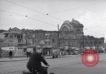 Immagine di Bomba ha distrutto edifici di Berlino del post guerra Berlino Germania, 1952, secondo 22 filmato di repertorio 65675041179
