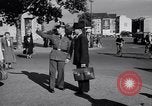 Immagine di La polizia tedesca officer dirige il traffico Berlino Germania, 1952, secondo 13 filmato di repertorio 65675041180