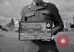 Immagine di La Porta di Brandeburgo Berlino Germania, 1952, secondo 4 filmato di repertorio 65675041181