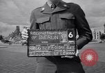 Immagine di La Porta di Brandeburgo Berlino Germania, 1952, secondo 7 filmato di repertorio 65675041181