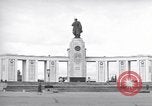 Immagine di La Porta di Brandeburgo Berlino Germania, 1952, secondo 20 filmato di repertorio 65675041181