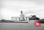 Immagine di La Porta di Brandeburgo Berlino Germania, 1952, secondo 29 filmato di repertorio 65675041181