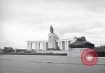 Immagine di La Porta di Brandeburgo Berlino Germania, 1952, secondo 33 filmato di repertorio 65675041181