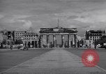 Immagine di La Porta di Brandeburgo Berlino Germania, 1952, secondo 40 filmato di repertorio 65675041181