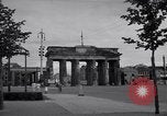 Immagine di La Porta di Brandeburgo Berlino Germania, 1952, secondo 47 filmato di repertorio 65675041181